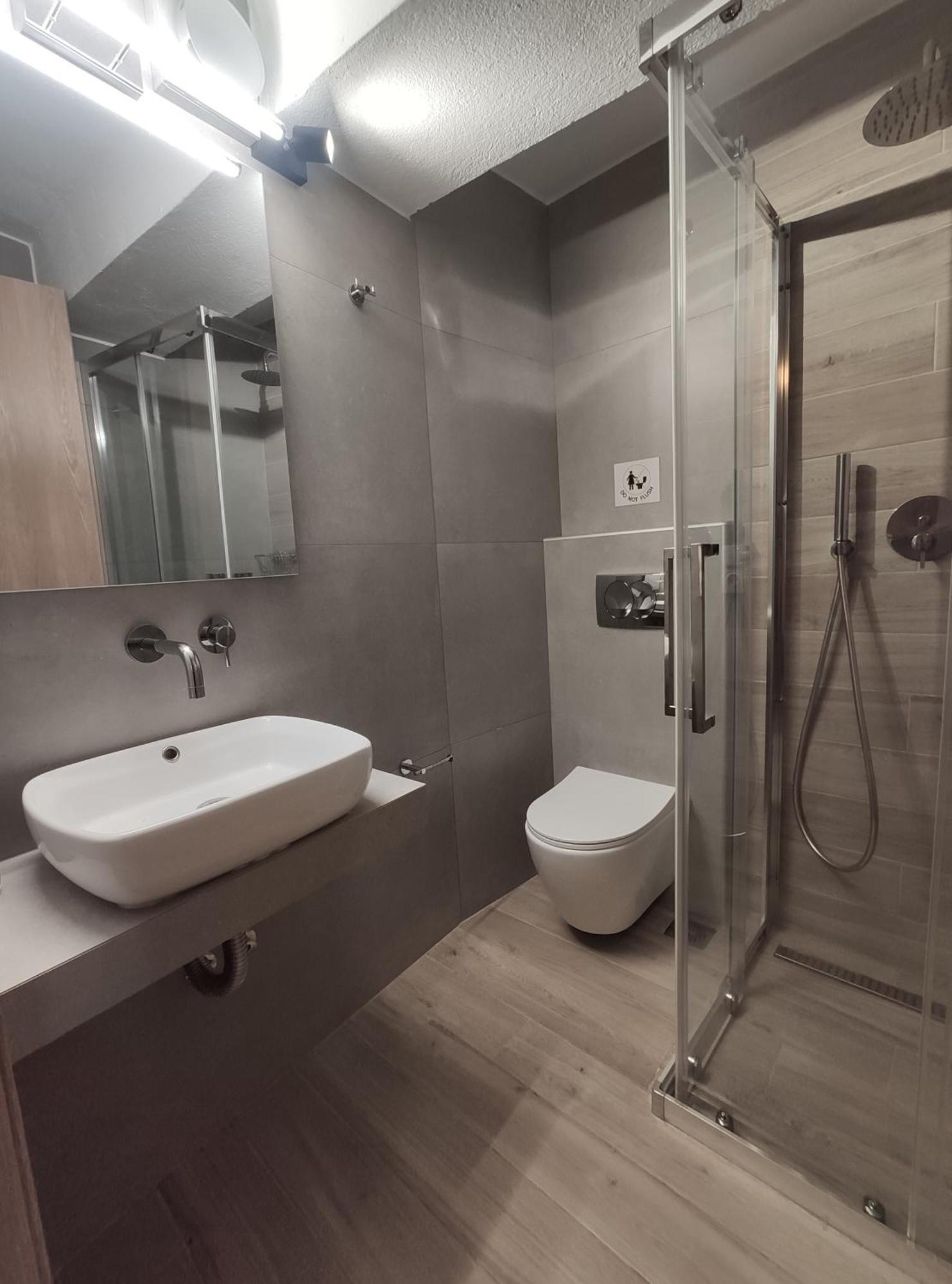 Apartment Thin Alos
